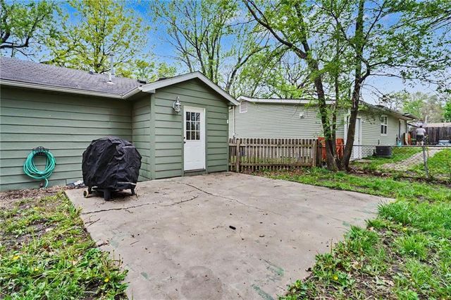 410 S Jefferson Street, Spring Hill, KS 66083