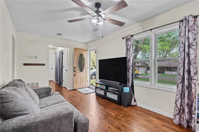 410 S Jefferson Street, Spring Hill, KS 66083