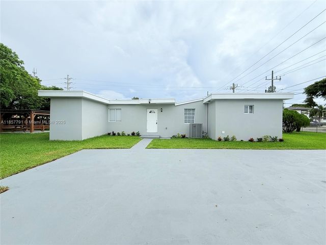 4340 SW 19th St, West Park, FL 33023