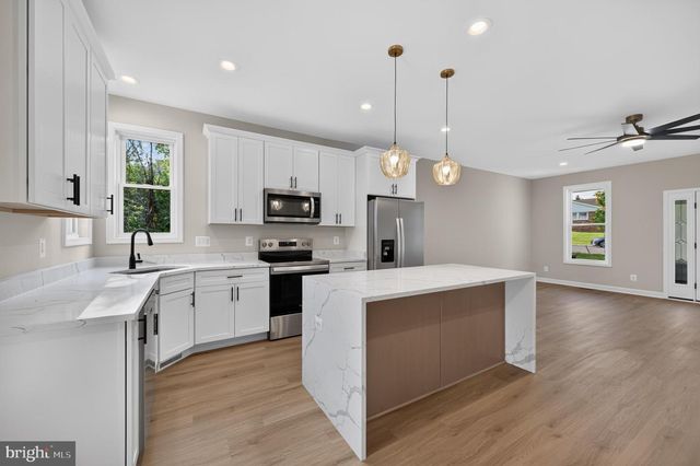 1026 NORTHVIEW AVE, Front Royal, VA 22630