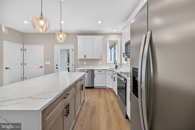 1026 NORTHVIEW AVE, Front Royal, VA 22630