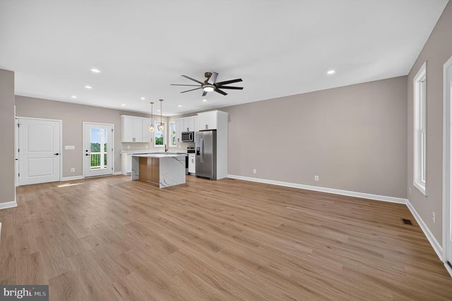 1026 NORTHVIEW AVE, Front Royal, VA 22630