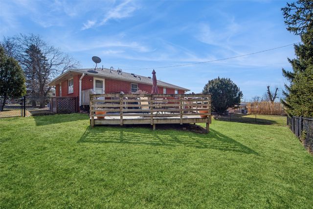 7123 Garrison Road, Windsor Heights, IA 50324