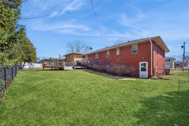 7123 Garrison Road, Windsor Heights, IA 50324