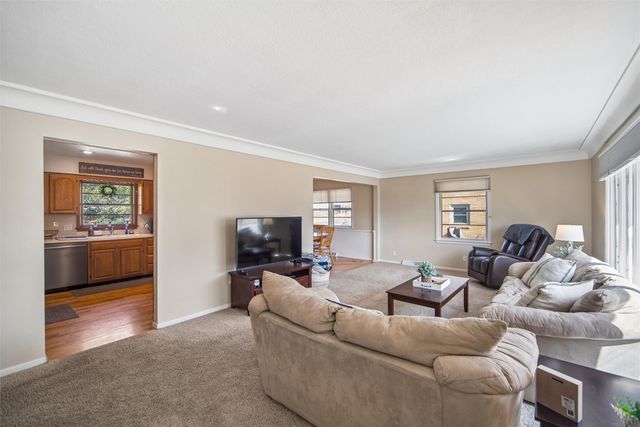 7123 Garrison Road, Windsor Heights, IA 50324