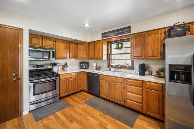 7123 Garrison Road, Windsor Heights, IA 50324