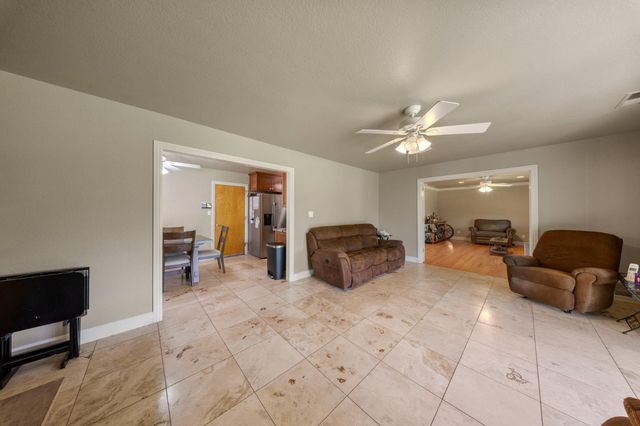 1417 Glen Aulen Dr, Modesto, CA 95350