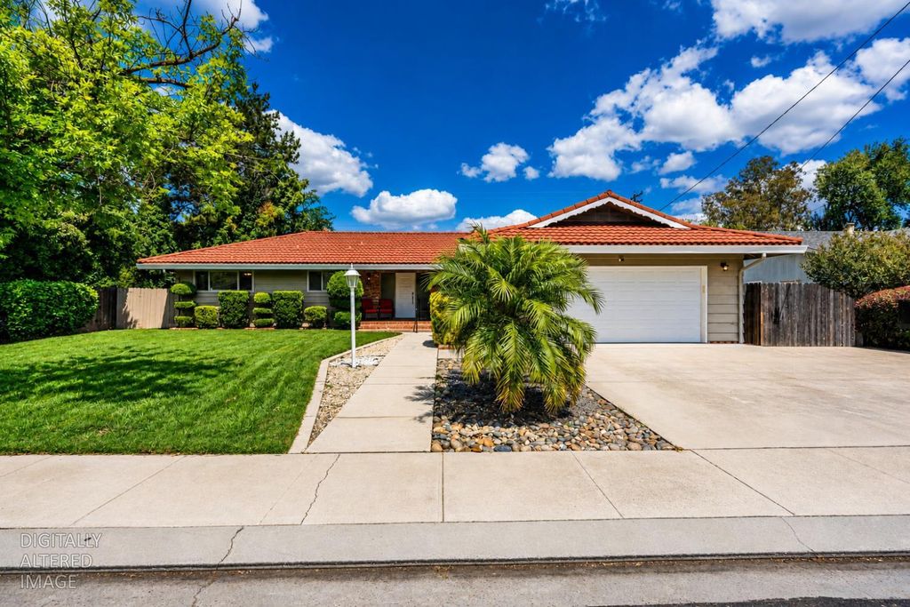 1417 Glen Aulen Dr, Modesto, CA 95350