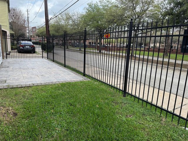 1908 Bailey Street, Houston, TX 77006