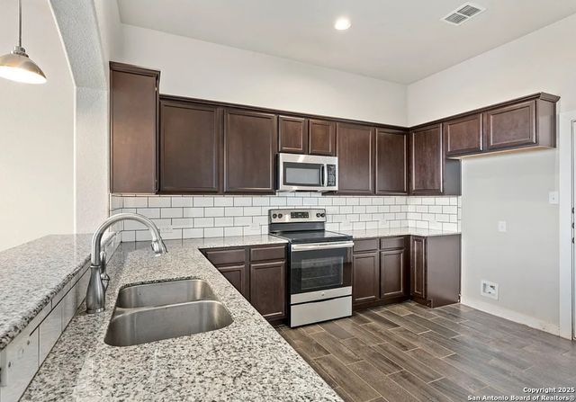 307 Creekside, New Braunfels, TX 78130