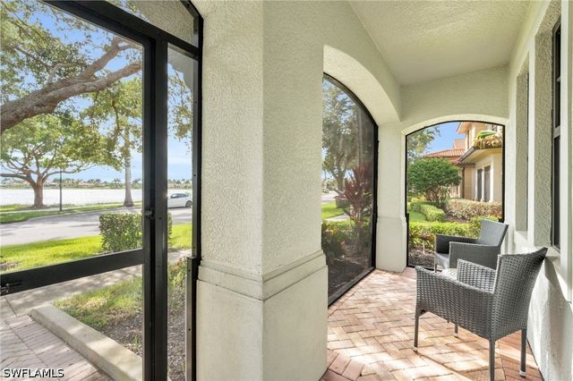 1391 Santiago CIR 902, Naples, FL 34113