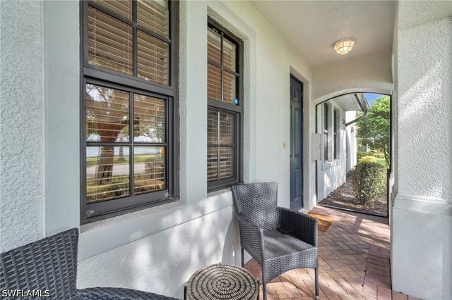 1391 Santiago CIR 902, Naples, FL 34113