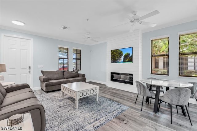 1391 Santiago CIR 902, Naples, FL 34113