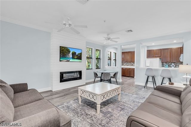 1391 Santiago CIR 902, Naples, FL 34113