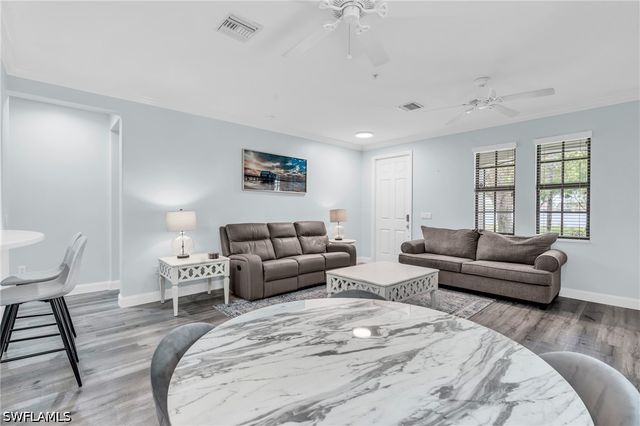 1391 Santiago CIR 902, Naples, FL 34113