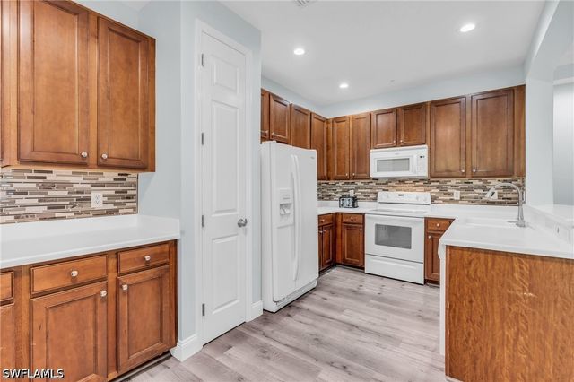 1391 Santiago CIR 902, Naples, FL 34113