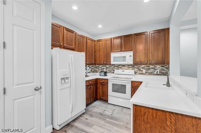 1391 Santiago CIR 902, Naples, FL 34113