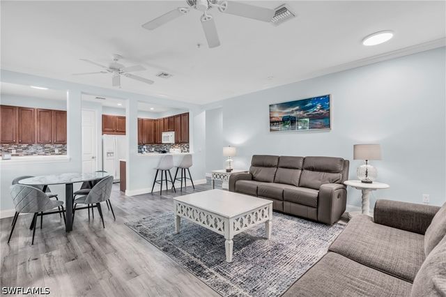 1391 Santiago CIR 902, Naples, FL 34113