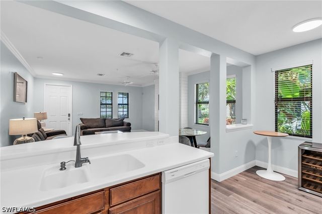 1391 Santiago CIR 902, Naples, FL 34113