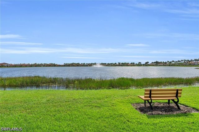 1391 Santiago CIR 902, Naples, FL 34113