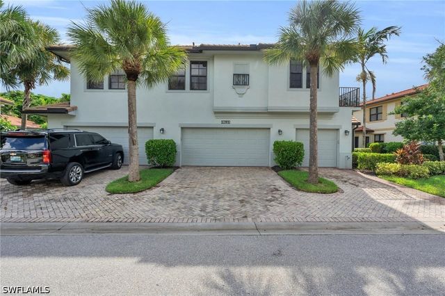 1391 Santiago CIR 902, Naples, FL 34113