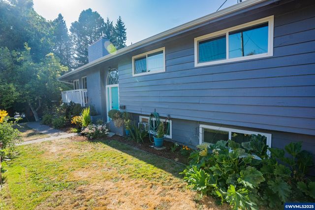 945 Gerleon St SE, Salem, OR 97302