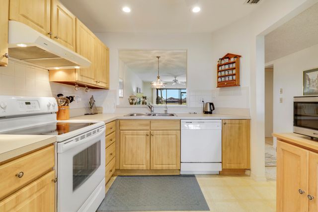 6980 SE Constitution Boulevard 105, Hobe Sound, FL 33455