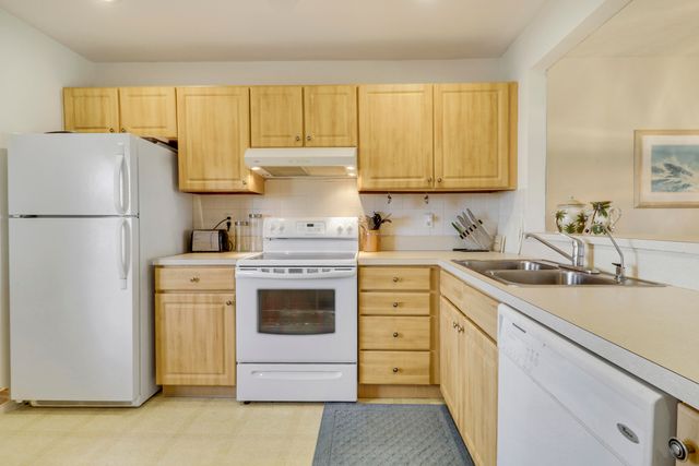 6980 SE Constitution Boulevard 105, Hobe Sound, FL 33455