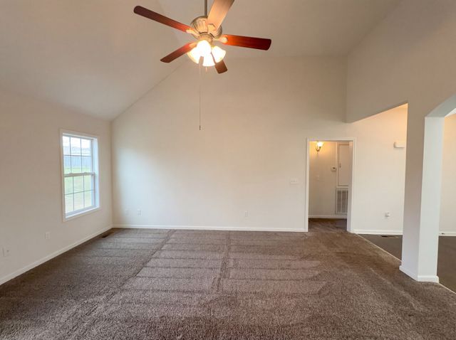 353 Chestnut Grove Ct, Clarksville, TN 37042