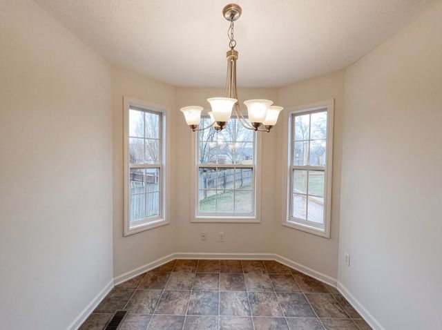 353 Chestnut Grove Ct, Clarksville, TN 37042