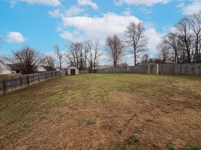 353 Chestnut Grove Ct, Clarksville, TN 37042