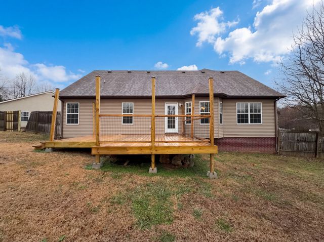 353 Chestnut Grove Ct, Clarksville, TN 37042