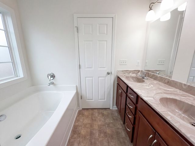 353 Chestnut Grove Ct, Clarksville, TN 37042