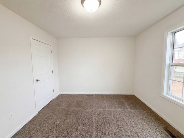 353 Chestnut Grove Ct, Clarksville, TN 37042