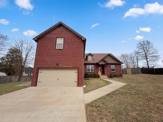 353 Chestnut Grove Ct, Clarksville, TN 37042