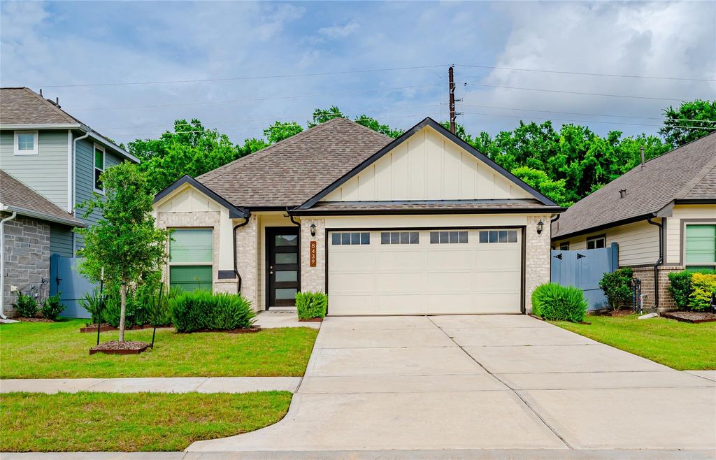 8439 Red Shiner Way, Fulshear, TX 77441