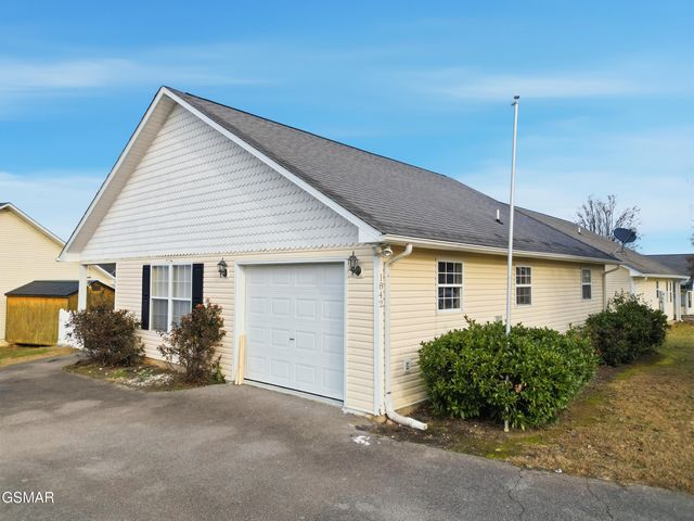 1842 Country Meadows Drive, Sevierville, TN 37862