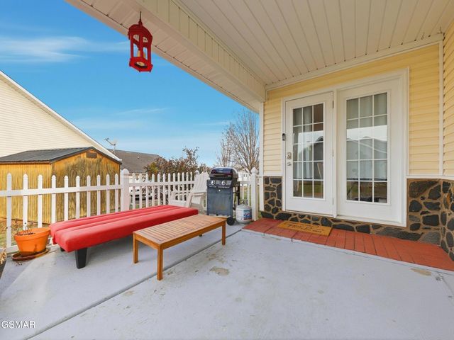 1842 Country Meadows Drive, Sevierville, TN 37862