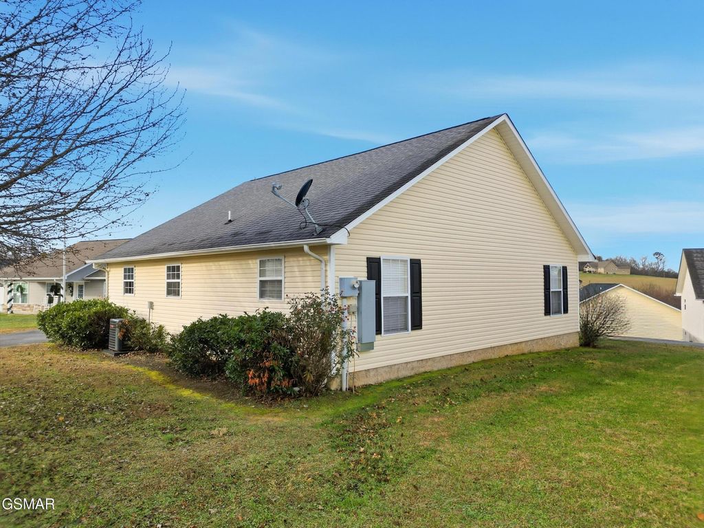 1842 Country Meadows Drive, Sevierville, TN 37862