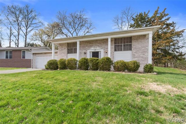 1771 Redcoat Drive, Maryland Heights, MO 63043