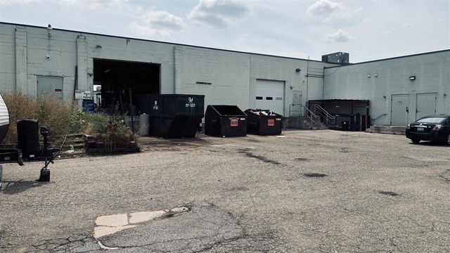 1145 S Washington Avenue, Holland, MI 49423