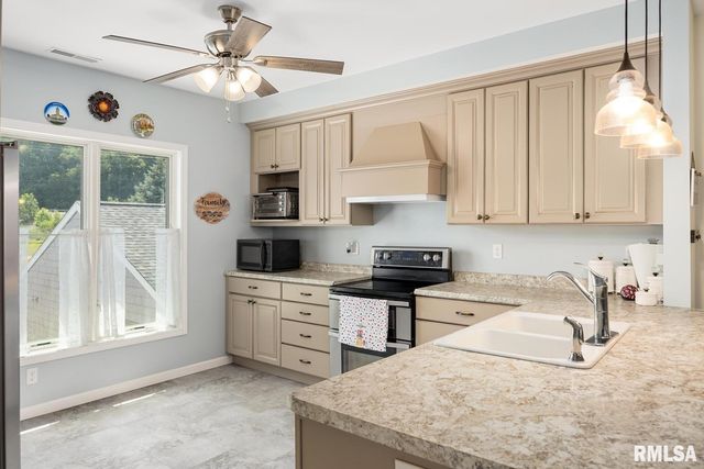 518 HARBOR POINTE Drive, East Peoria, IL 61611