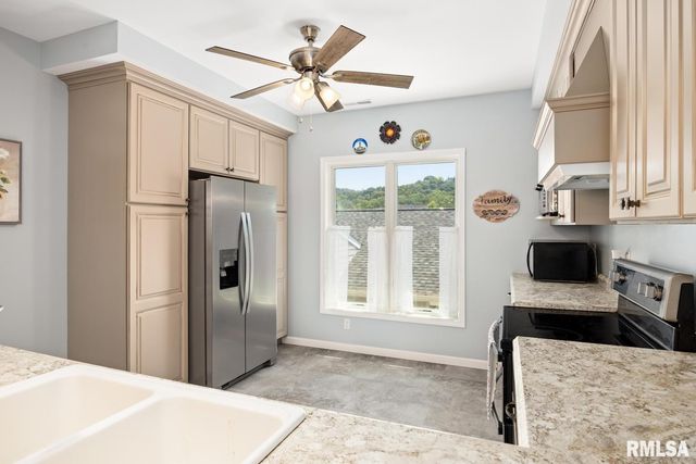 518 HARBOR POINTE Drive, East Peoria, IL 61611