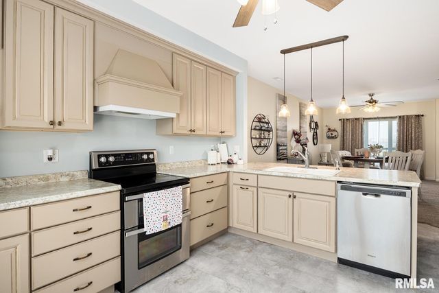 518 HARBOR POINTE Drive, East Peoria, IL 61611