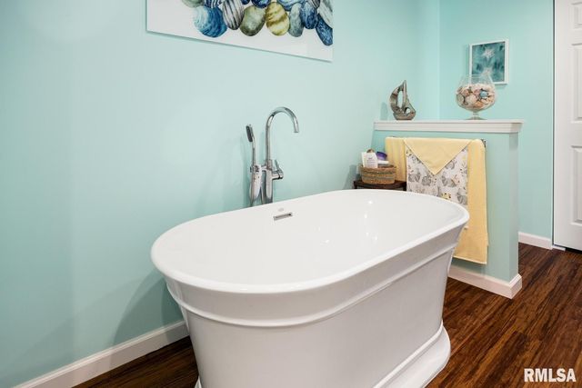 518 HARBOR POINTE Drive, East Peoria, IL 61611