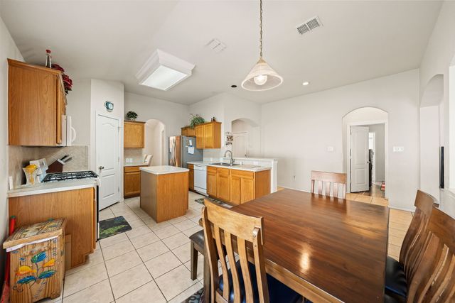 1905 Sharpsbury Drive, Euless, TX 76040