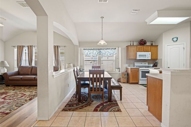 1905 Sharpsbury Drive, Euless, TX 76040