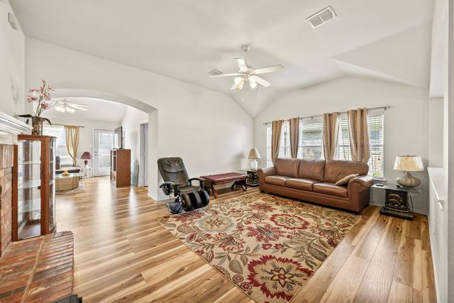 1905 Sharpsbury Drive, Euless, TX 76040