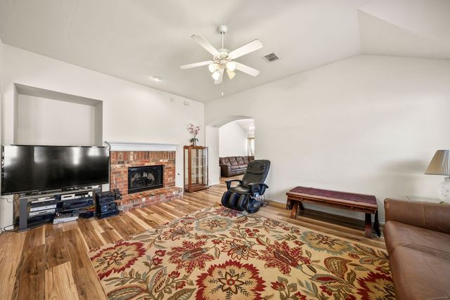1905 Sharpsbury Drive, Euless, TX 76040