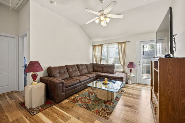 1905 Sharpsbury Drive, Euless, TX 76040